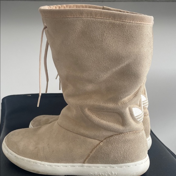 Adidas Winter Tan Suede Boots - Trefoil Logo - Fully Lined With Faux Fur lined - Picture 4 of 15